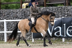 Jenna-Woodward-and-Cnoc-a-dtua-fear-bui