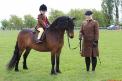 Harriet-Lomas-and-Lowlandview-James-Bond