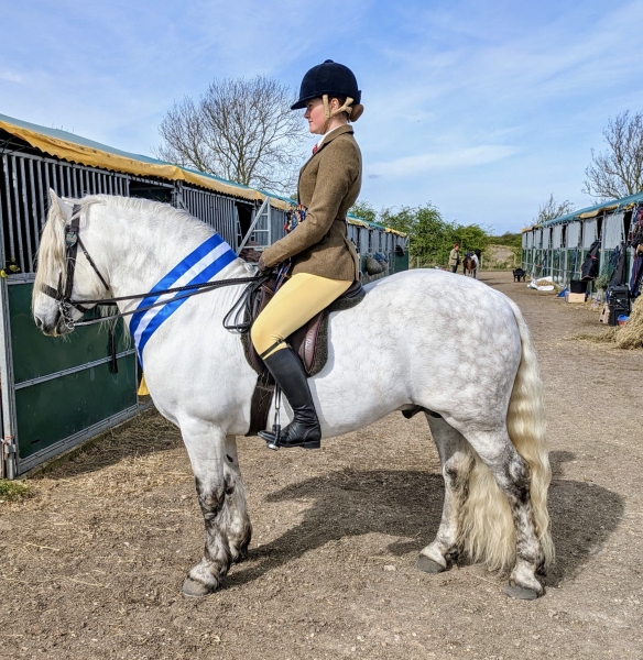 Molly-Mercer-and-Ellister-Islay-Spruce