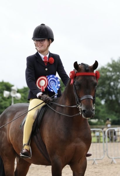 Poppy-Gresty-and-Brookvale-Lord-Grantham