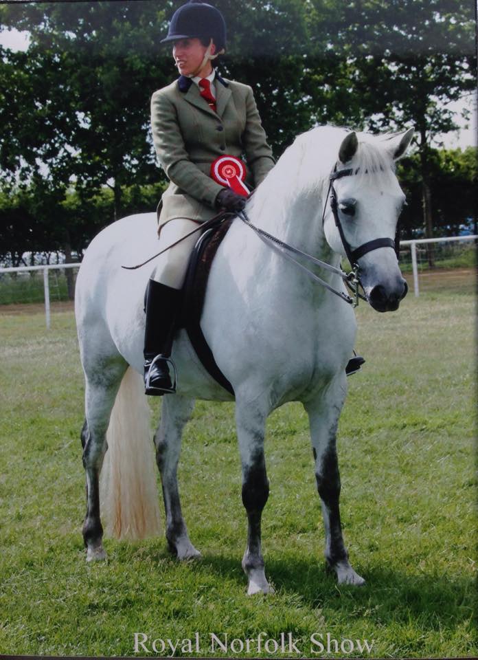 Claire Cornwell & Tyan Maid of Honour