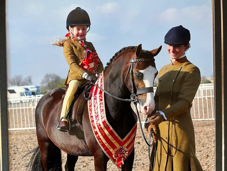 Posy-Lindsay-and-Rowfantina-Millionaire