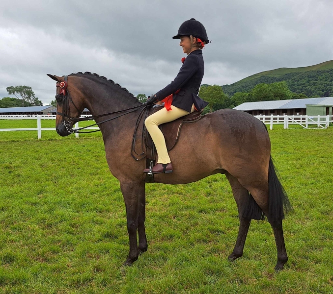 Molly-Hendy-and-Rhod-Equinox
