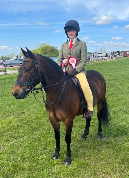 Talia-Davies-and-Cuffnells-golden-rod