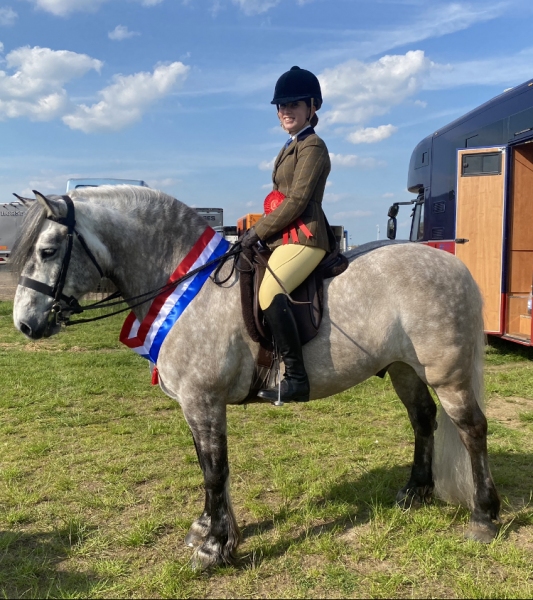Harriet-Drewery-and-Austin-of-Milton-Glen