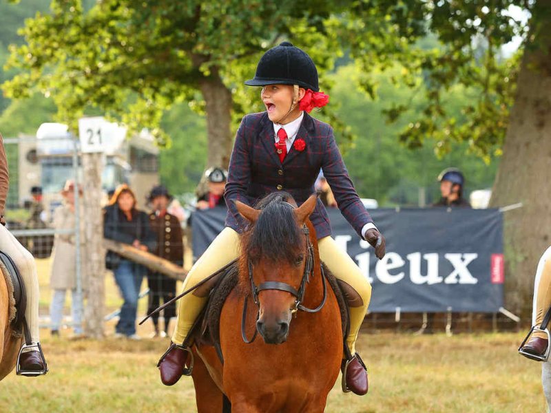 Lily-Rose-Mitchell-Horse_Pony-Newoak-The-Governor