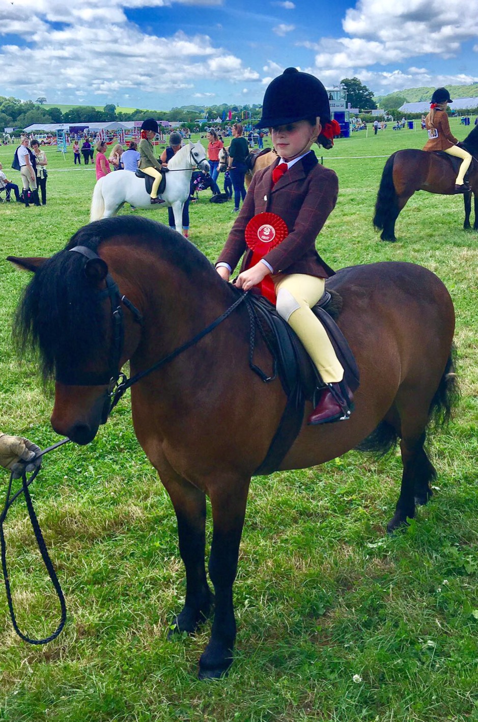 Scarlett Whitehurst and Pumphill Mr Theodore