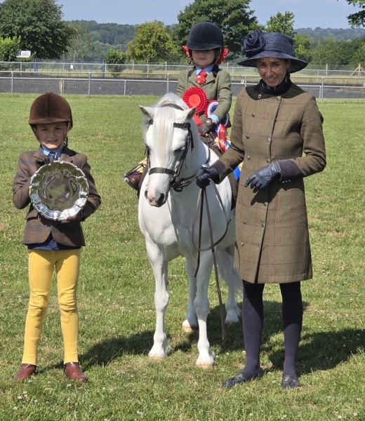 Madison-Aldred-Horse_Pony-Rowfantina-With-Grace