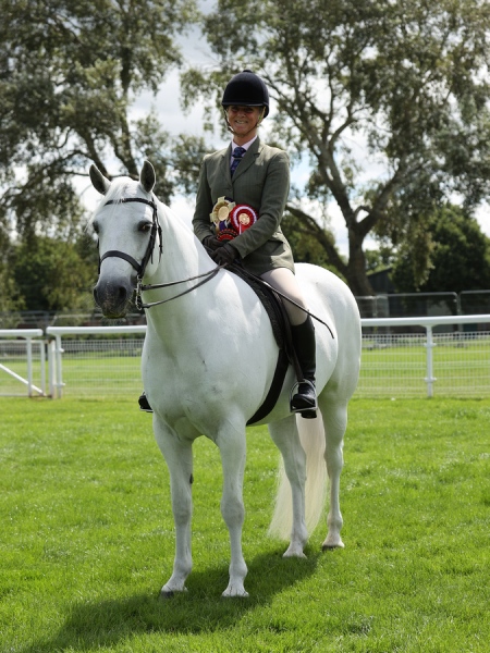 Sue-Deakin-and-Hazelrock-Twist