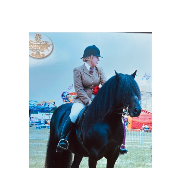 Georgia-hanson-and-Waterside-black-jack