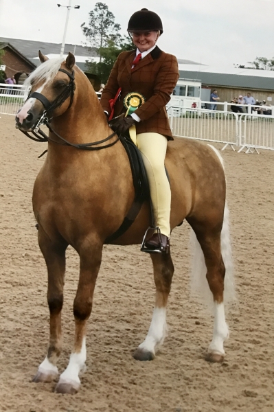 Nicole Wayman and Cadlanvalley Bentley