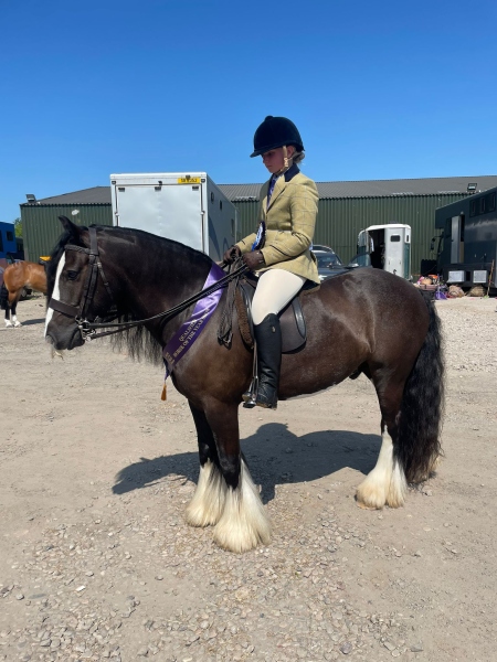 erica-thomasson-and-little-byrom-bob-the-cob
