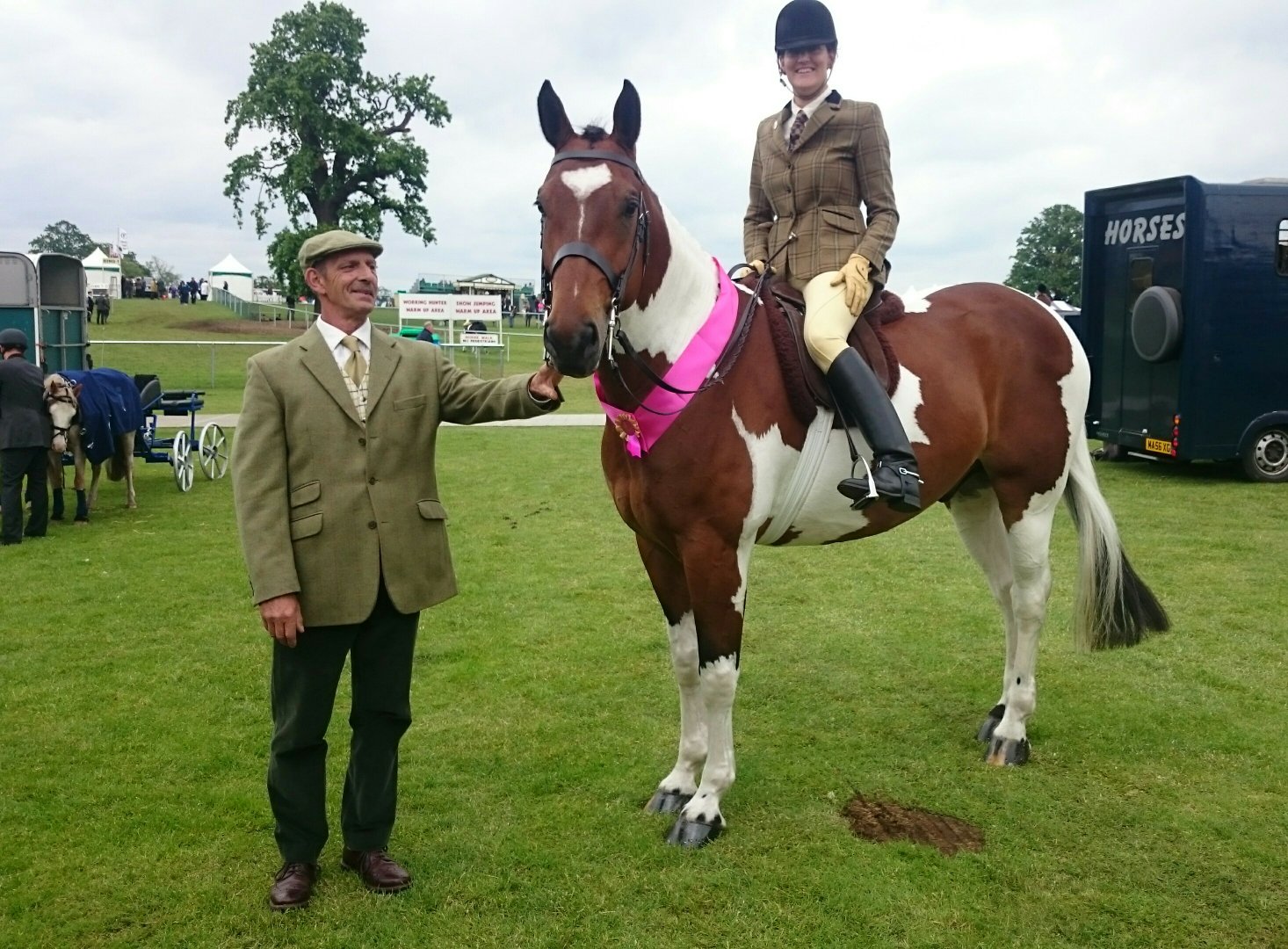 Anna Hollis and plasucha Maximus