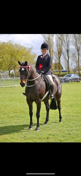 Caroline-ainley-and-Raemoir-savoir-gre