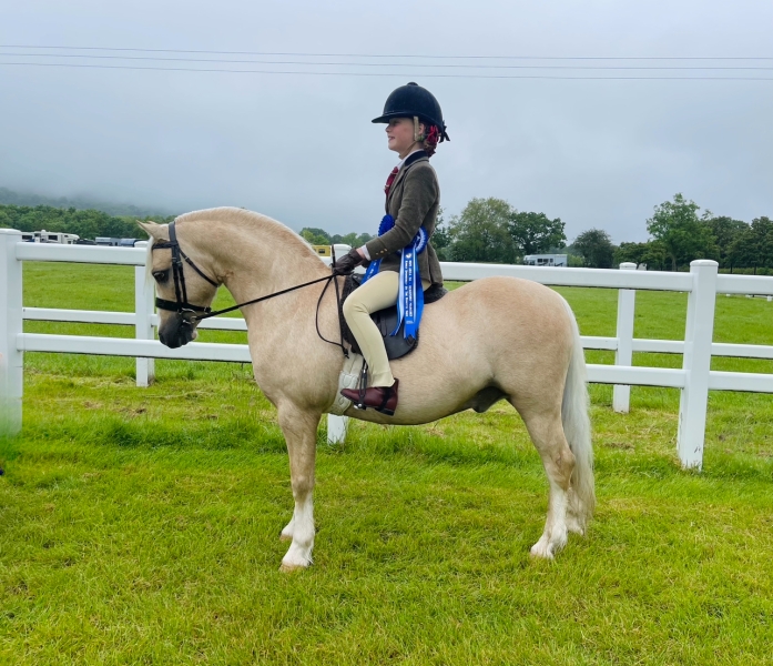Maisie-Wright-and-Blanche-Goldleaf