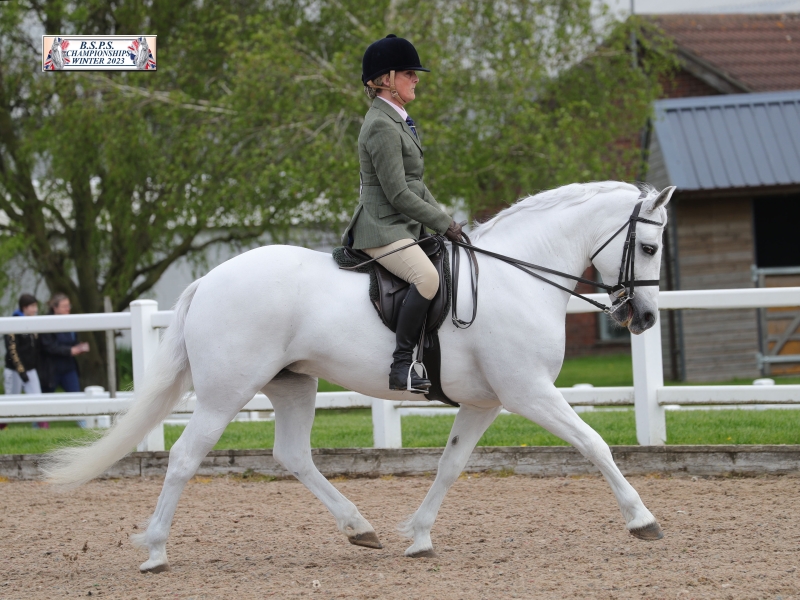 Sue-Deakin-and-Hazelrock-Twist